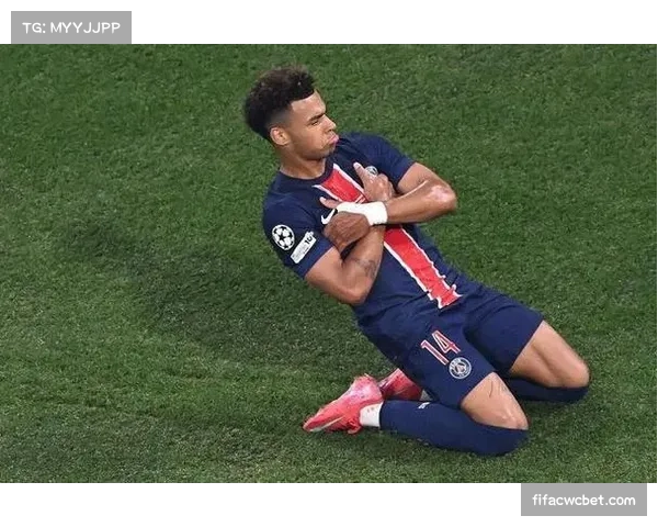 杜埃闪击破门后伤退，巴黎三球完胜梅斯重返榜首